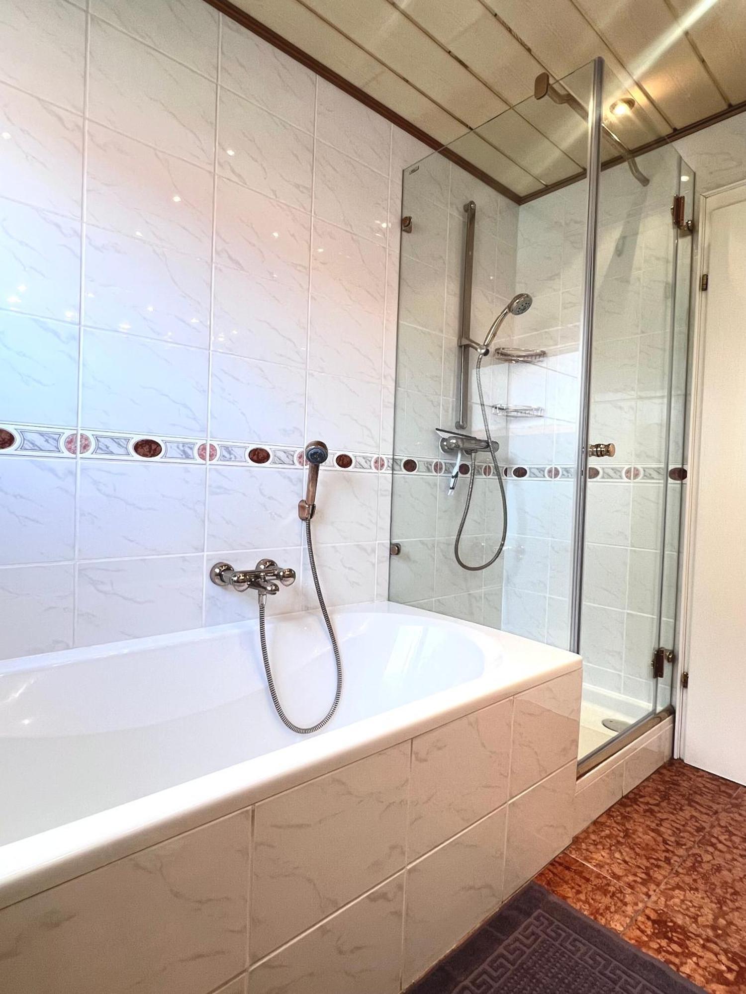 Privates Ferienhaus Mit Pool & Whirlpool Zentral In Bad Dürkheim Zewnętrze zdjęcie